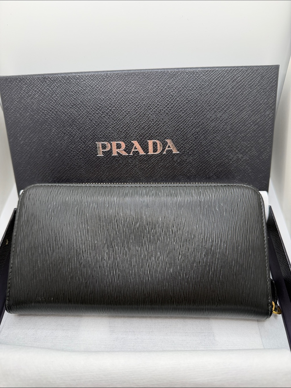 Prada black leather wallet ghw (full set) - Picture 2 of 4